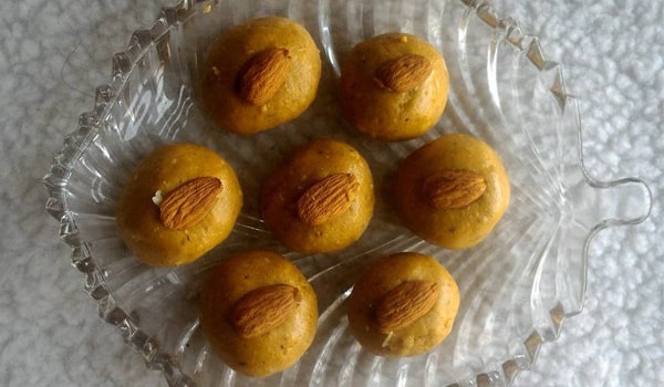 vegan besan laddoo